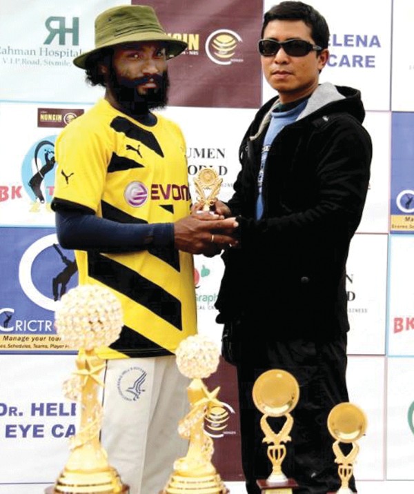 Raju of SSC Irilbung receiving man of the match