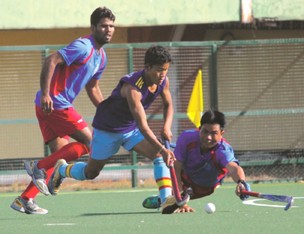 SSB and Hockey Union players in action 