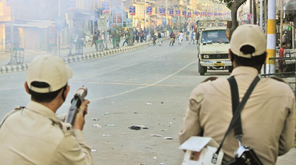 Cops confronting bandh supporters 
