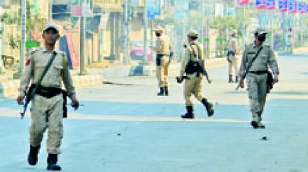 Cops after dispersing the bandh supporters 