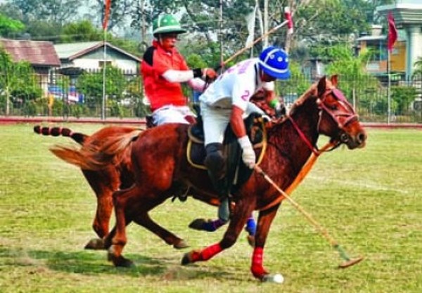 MPSC-A and Chingkheihunba Polo Club players challenge for ball possession 