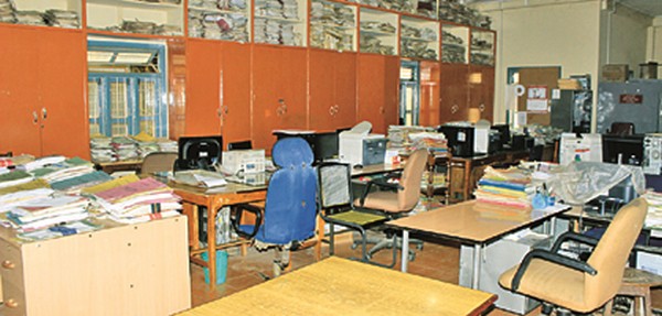 An office room deserted on the first day of the strike 