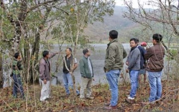 Leaders and volunteers of All Tribal Students' Union Manipur (ATSUM) inspecting Mapithel dam site today ; ATSUM has called for an immediate halt to construction of Mapithel Dam.<BR><BR>Speaking to media persons, ATSUM president Muan Tombing said that execution of the Thoubal Multipurpose Project entailed rampant violation of indigenous people's rights 