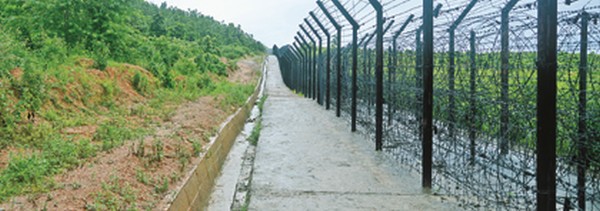 Fencing along the Indo-Myanmar border 
