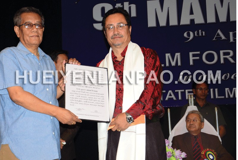 Narendra Ningomba receives best film journalist award at 9th Mami Numit