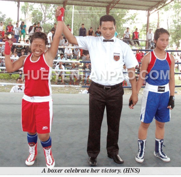 A boxer celebrate her victory
