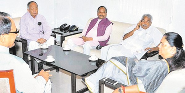 Rajasthan CM Vasundhara Raje along with Madhya Pradesh CM Shivraj Singh Chouhan, Jharkhand CM Raghubar Das, Manipur CM Okram Ibobi Singh and Kerala CM Oommen Chandy during Sub group of Chief Ministers on rationalization of CSS at Niti Aayog in New Delhi on Saturday
