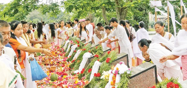 People from different walks of life paying tributes at Kekrupat
