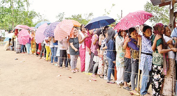 People queuing up in front of a polling station at Sailen