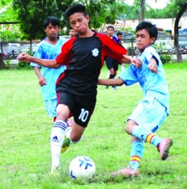 St Anthony School and YDES, Angtha players challenge for the ball