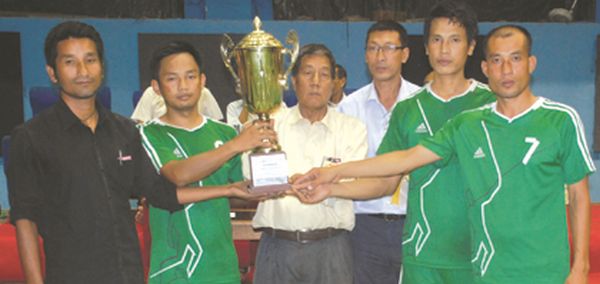 MPSC-A receive the senior men's trophy