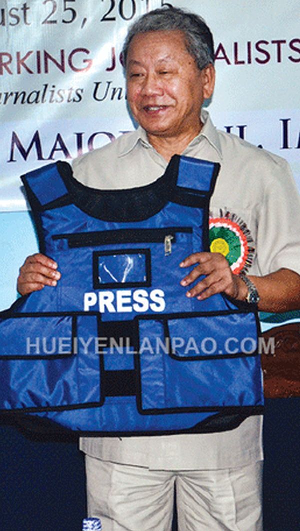 Gaikhangam launches new AMWJU 'press jacket'
