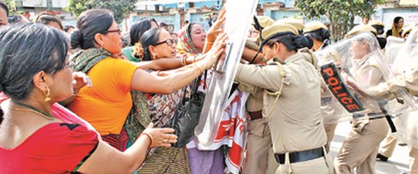 Police women confronting the women agitators