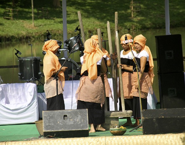 Cultural programme at Andro