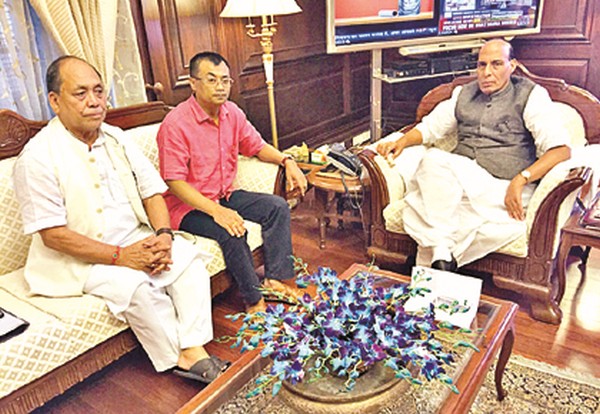 Th Chaoba and Asnikumar meeting the Home Minister