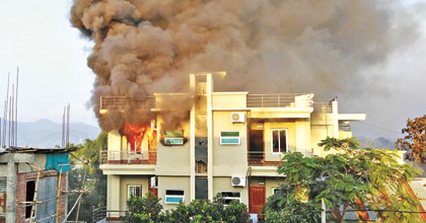 Fire ravages the ZRO chief's residence at Churachandpur town
