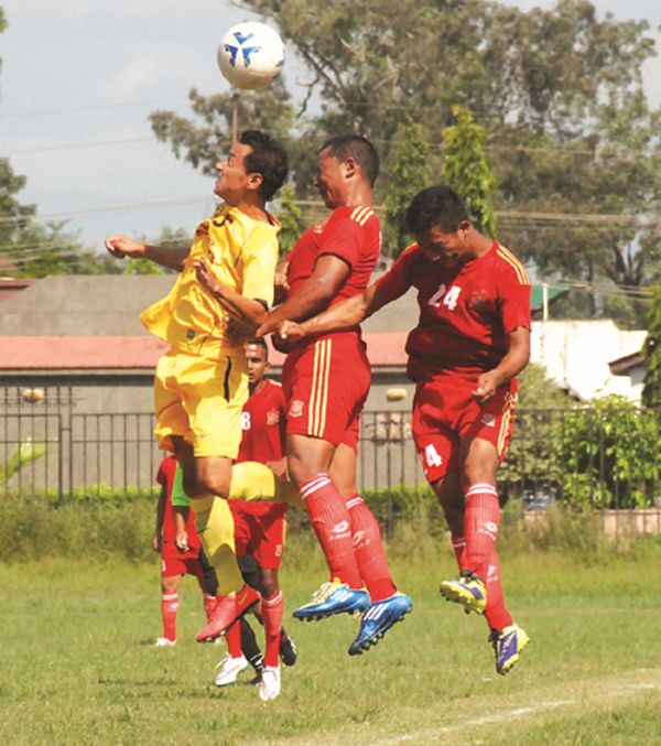 SSU, Singjamei and MPSC players vie for the ball