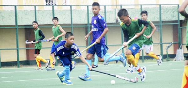 Players of Saiton Government HS, Bishnupur and Career Residential Academy, Thoubal in action