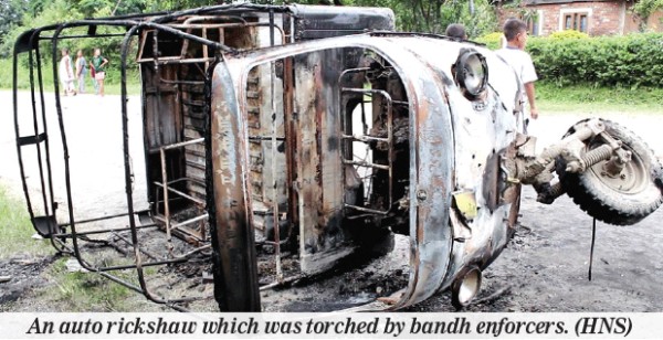 Bandh enforcers damage 2 wingers; torch 1 auto rickshaw in Sadar Hills