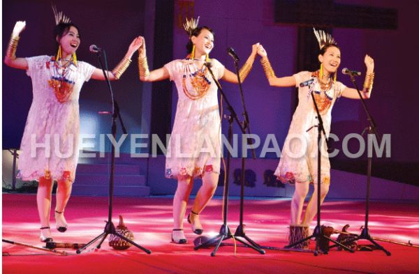 Tetseo Sisters, musical act of sisters from Nagaland performed at the Sangai Festival