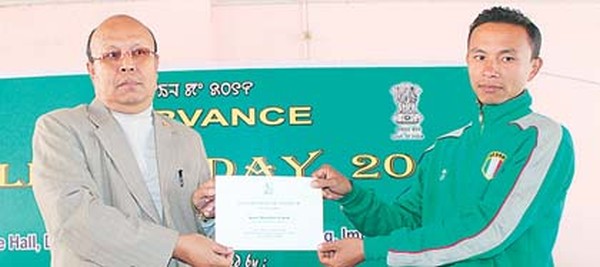 A farmer being felicitated at a World Soil Day observance