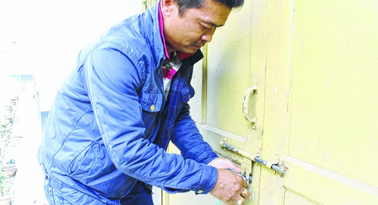 Contractor locks JNV, demands payment of dues