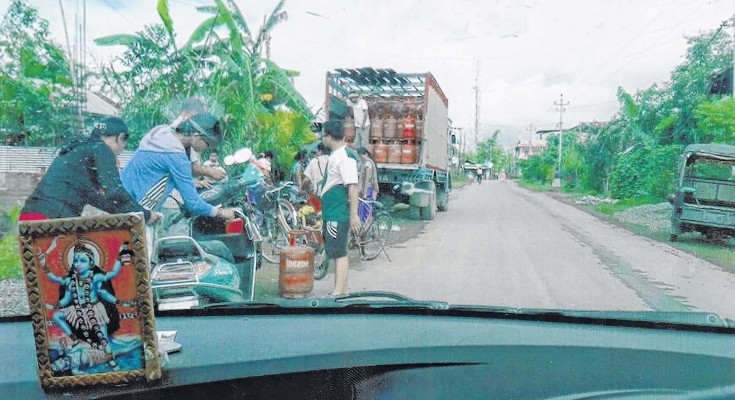 LPG refills sold on road sides