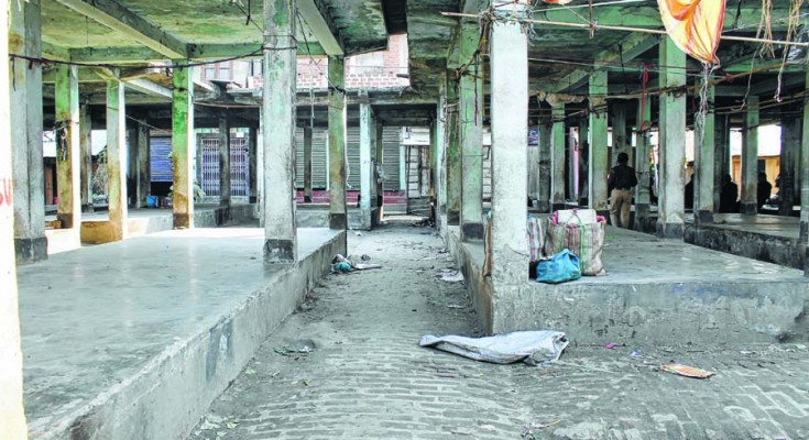 A deserted market shed during bandh (file)