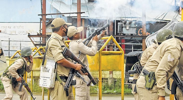 Cops, cop aspirants clash, indefinite bandh called