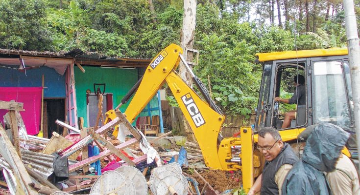 Encroachers settled in Iroisemba of Langol Reserved Forest evicted by officials of Department of Forest