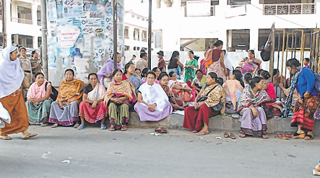 Repairing work of Ima Keithels starts, women vendors protest