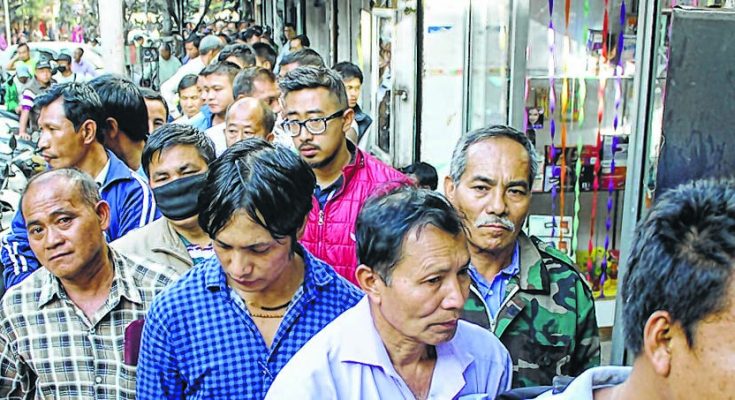 Thousands rush to banks to exchange notes