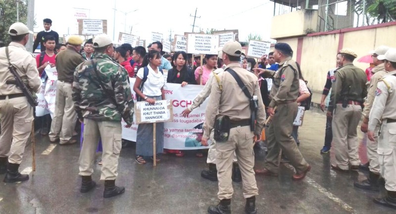 DESAM volunteers storms at CM Bungalow