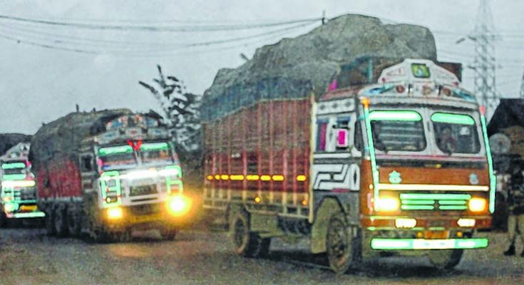 Trucks stranded at Mao reach Imphal on December 02 2016