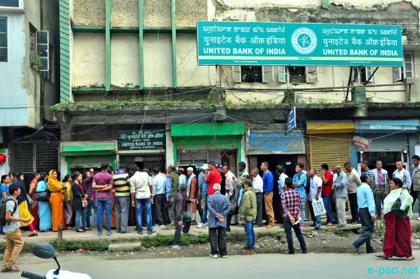 People came to different bank branches to deposit Rs 500 and Rs 10000 notes :: November 10 2016