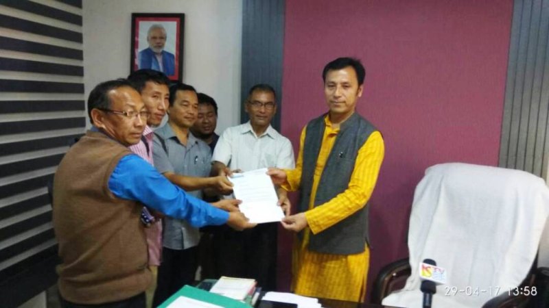 CALL Manipur submits memorandum