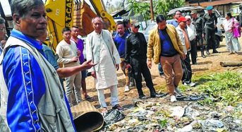 Speaker inspects flooded areas