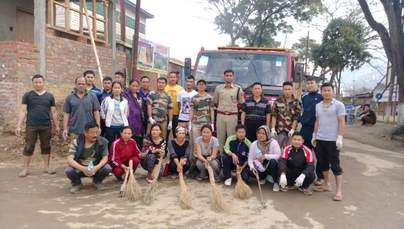 Police with local volunteers clean Senapati town