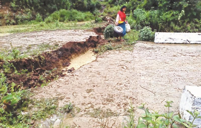 Earth crack develops at Kangpokpi village