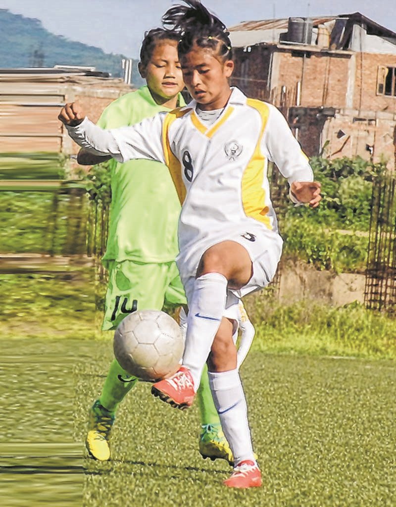 Junior Girls' Football Imphal West edge past Bishnupur by 40