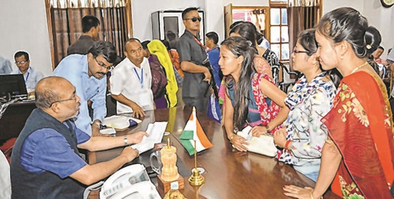 CM attends to 800 complaints on 3rd Meeyamgi Numit 