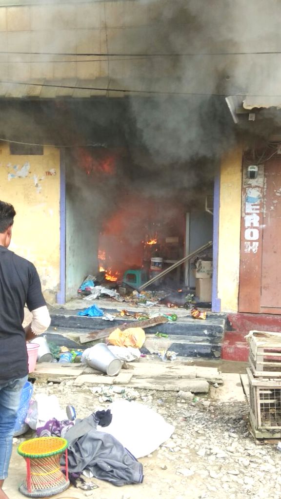 Shop gutted at Yairipok
