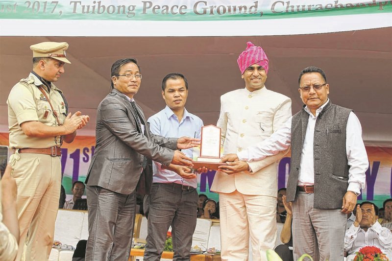 CCpur bags cleanest DHQs award, DC lauds people's altruism
