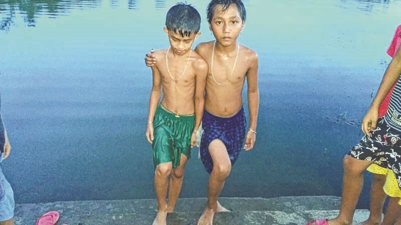 Boy saves his friend from drowning