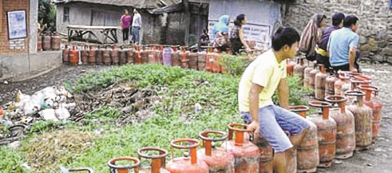 To tackle acute shortage of cooking gas Government arranges extra convoys
