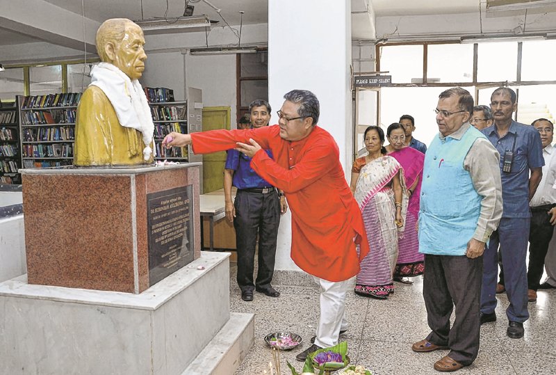 Karam Shyam acknowledges role of library in education, human civilisation