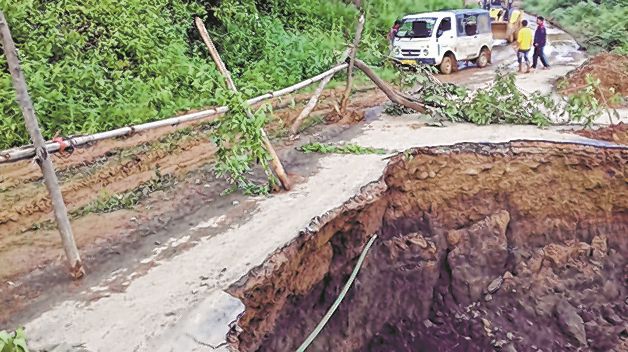 Imphal-Saikul road breaks down
