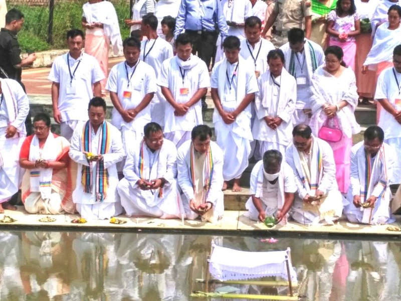 Langban offering begins ; thousands attended at Khongjom River