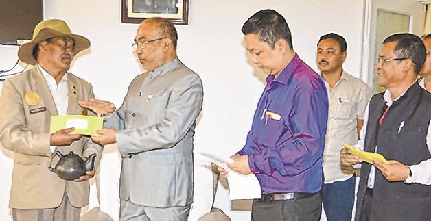 Fruits of Meeyamgi Numit, Hill Leaders' Day CM encourages self-employment, distributes loans