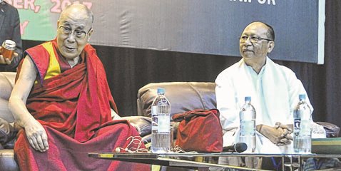 Dalai Lama wins heart with unity, non-violence call